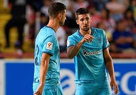 Martón, con Guruzeta, en el partido ante Necaxa-