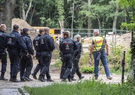 Las imágenes de la leona suelta por la calle que mantiene en vilo al sur de Berlín