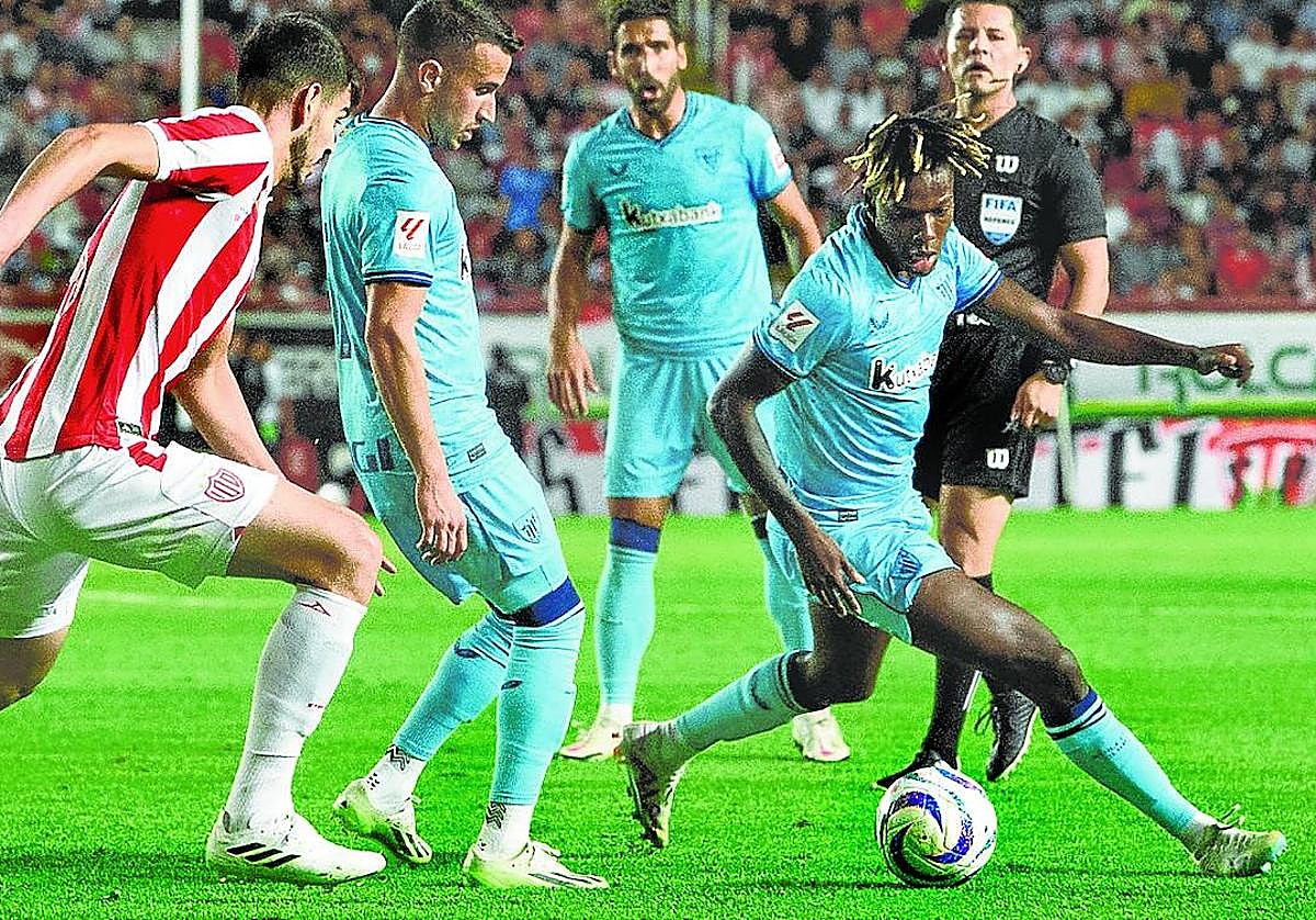 Dominador. Berenguer y Nico, que se retiró con un golpe, fueron titulares ante el Necaxa.