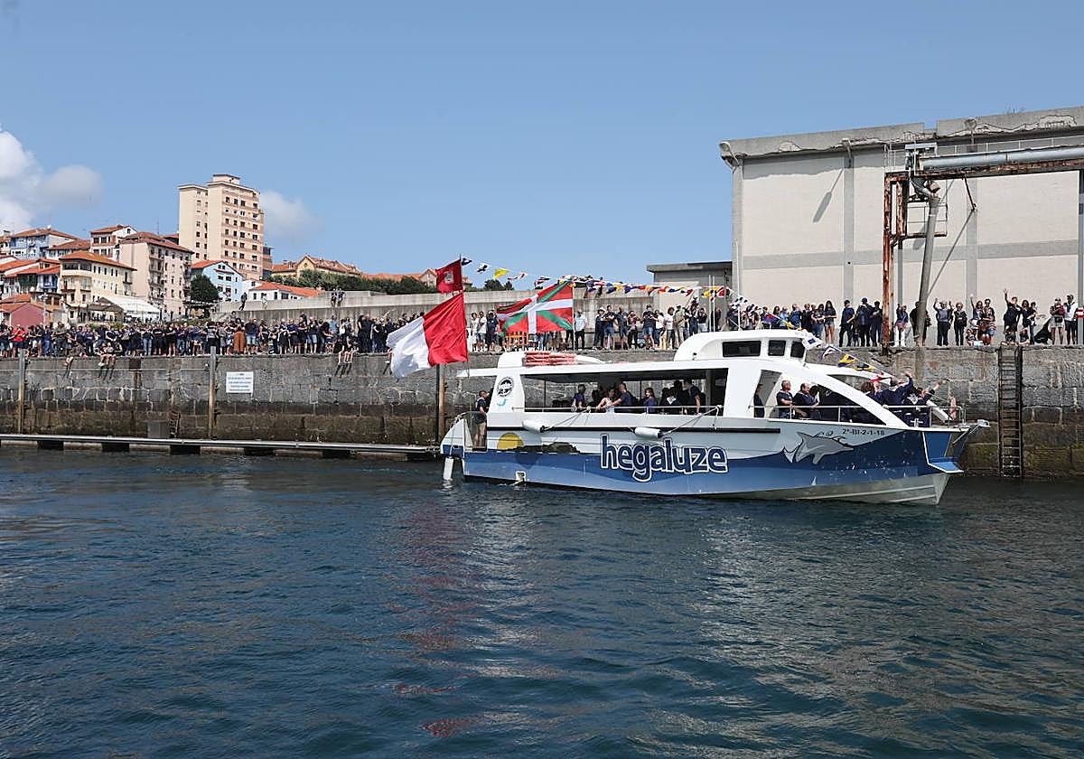 Miles de personas disfrutan de las Madalenas en Bermeo y Elantxobe