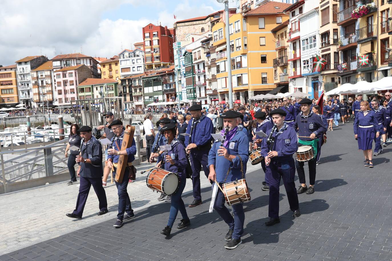 Miles de personas disfrutan de las Madalenas en Bermeo y Elantxobe