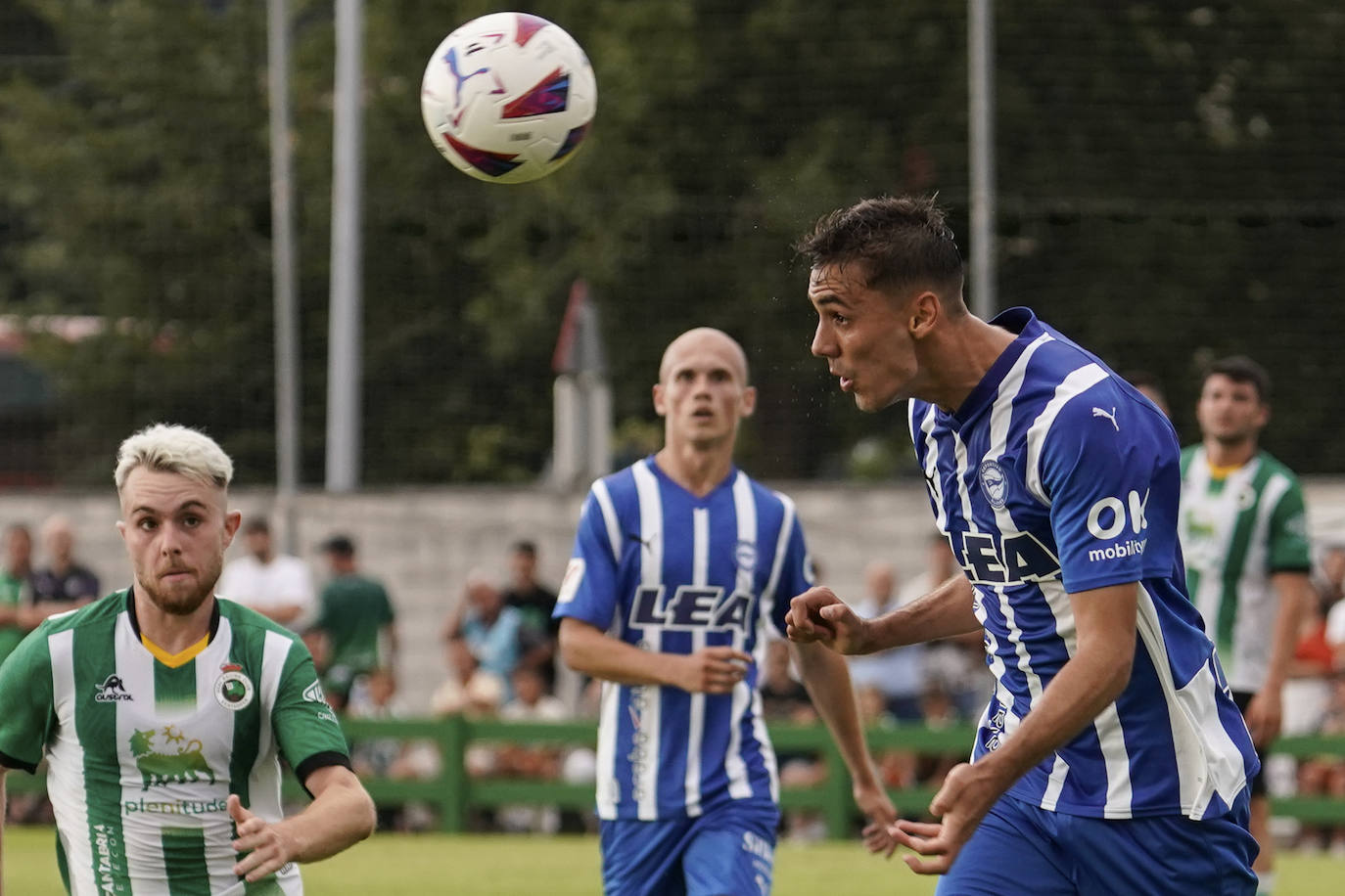 Victoria del Alavés frente al Racing en el primer amistoso de la temporada