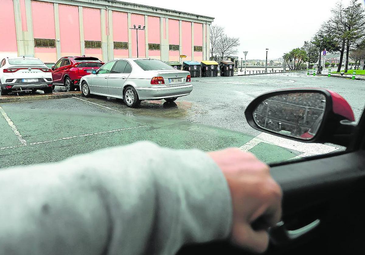 La agresión con un arma blanca al marido de Jaqueline se produjo en el aparcamiento del polideportivo de La Benedicta, en Sestao.