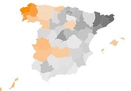 Papeletas en una mesa electoral en Vitoria.