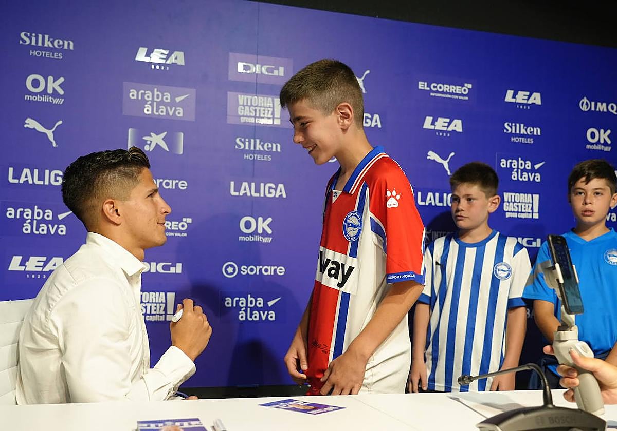 Giuliano Simeone: «El Alavés tiene mucha hambre y eso va conmigo. Vamos a encajar»