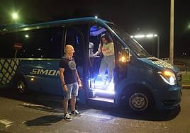 El agente 23, Roberto, acompañó hasta el portal a 29 personas en la primera noche festiva.