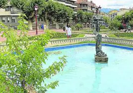 La fuente de los Jardines de La Vega, a pleno rendimiento.