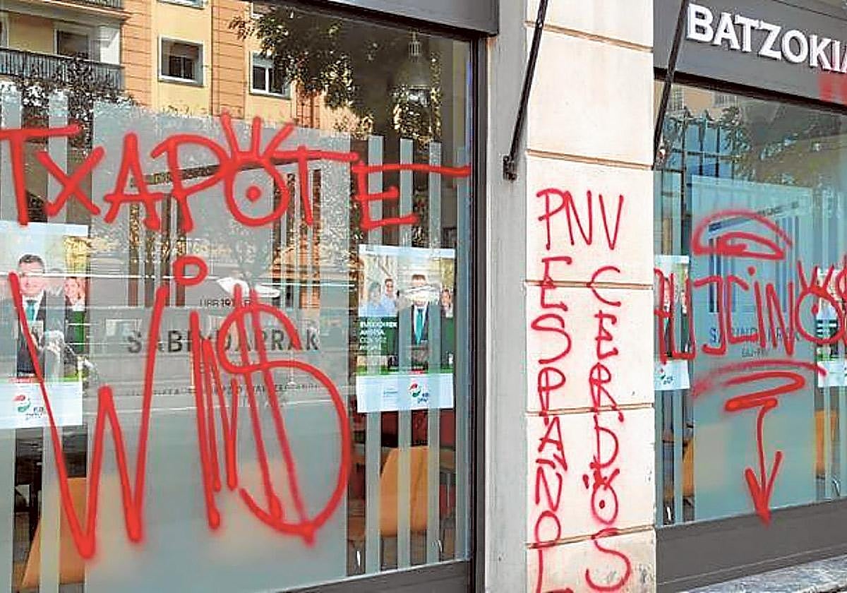 Pintadas contra el batzoki de San Ignacio