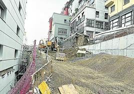 La constructora de El Casco está afrontando la mejora del acceso a la calle Jardines.