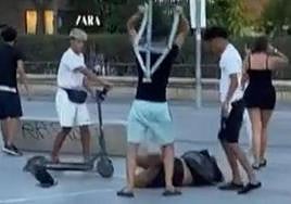 Brutal paliza de cuatro menores a un mendigo en Barcelona