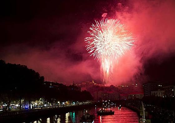 Tres pirotecnias internacionales lanzarán los fuegos artificiales en Aste Nagusia
