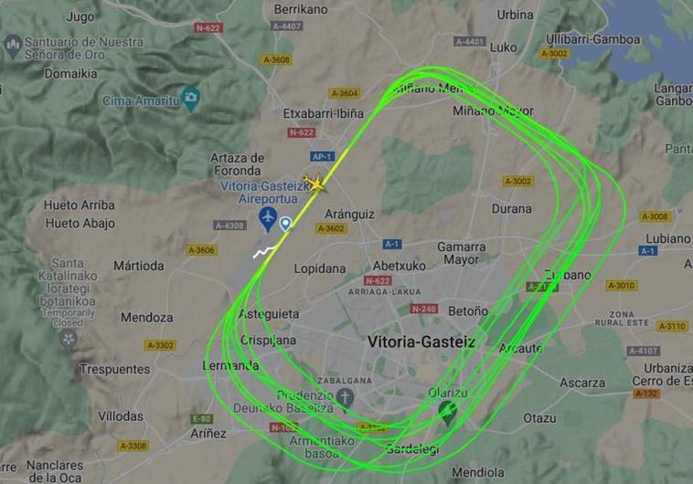 La estela que el avión ha dejado sobre el cielo de Vitoria, según la app Flight Radar.