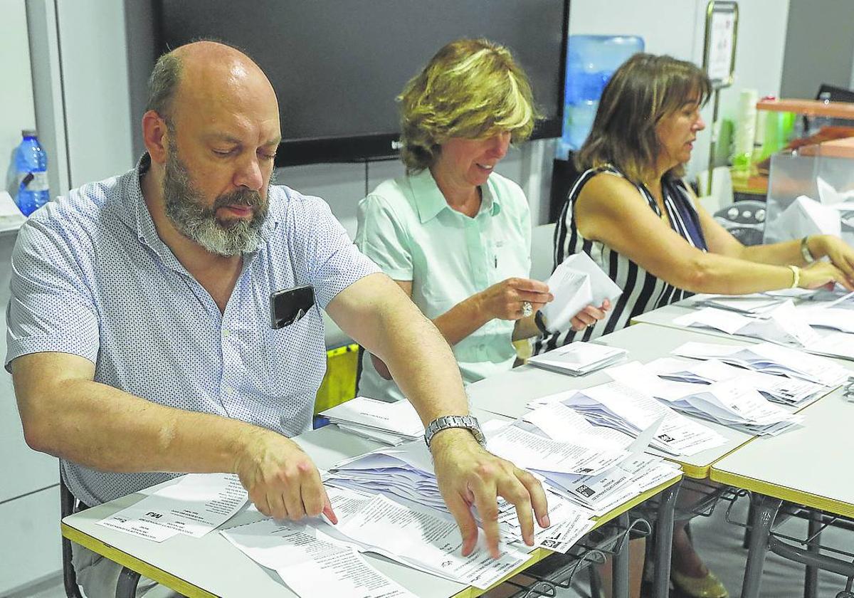 Recuento de votos en una mesa electoral de la Comunidad de Madrid.