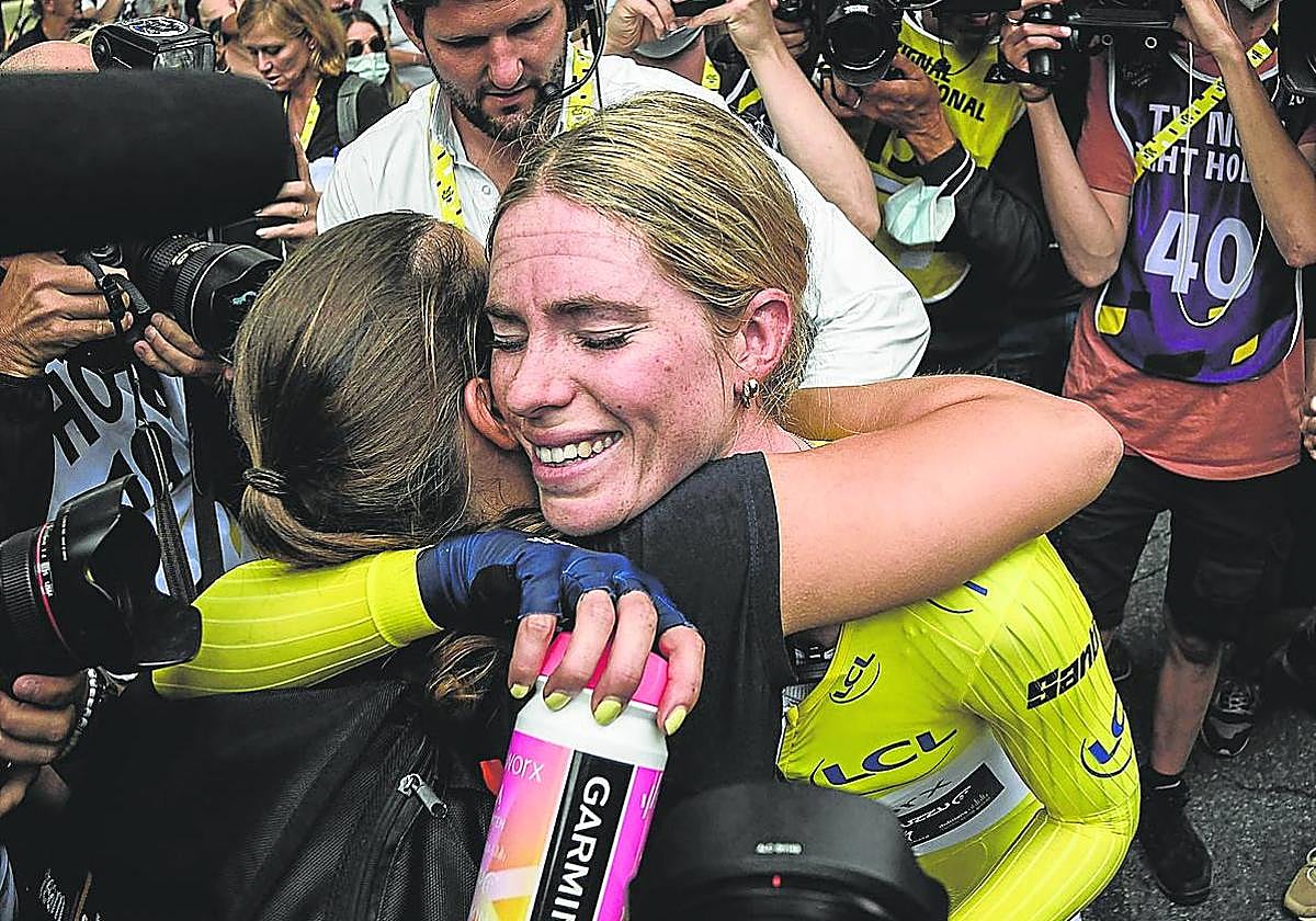 Felicitaciones a Demi Vollering tras ganar el Tour de Francia 2023.