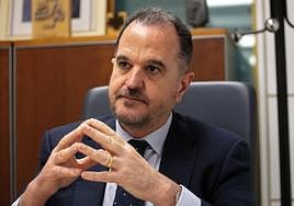 Carlos Iturgaiz, presidente del PP vasco, durante una entrevista.