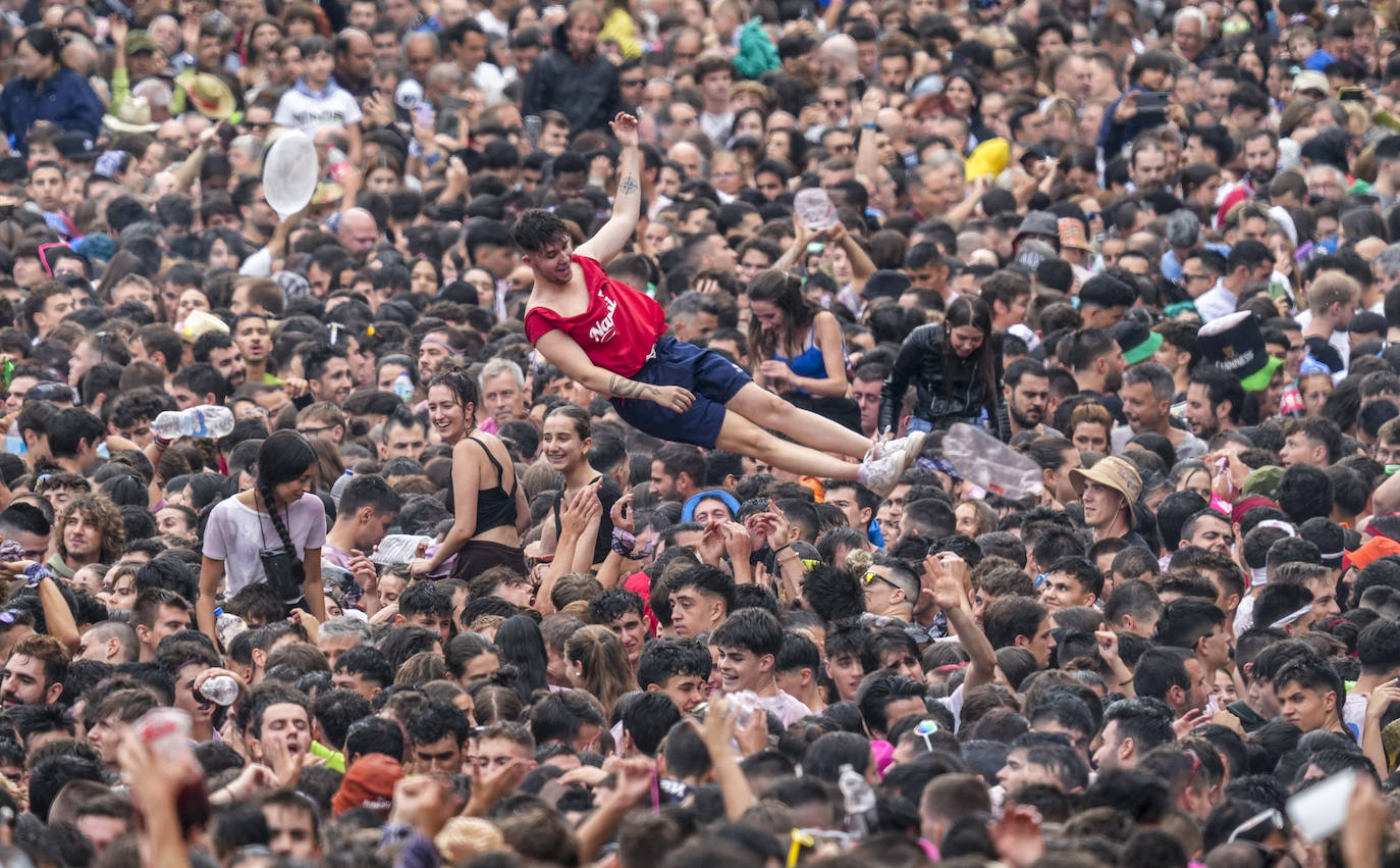 Las mejores fotos del Chupinazo y la Bajada de Celedón