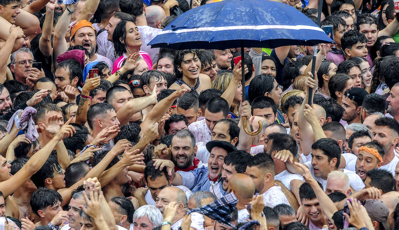 Las mejores fotos del Chupinazo y la Bajada de Celedón