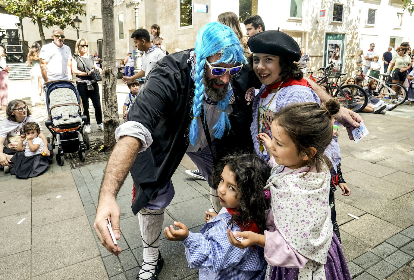 La fiesta sin fin de neskas y blusas