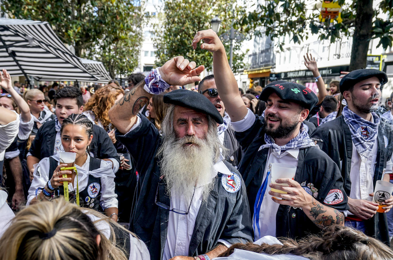 La fiesta sin fin de neskas y blusas