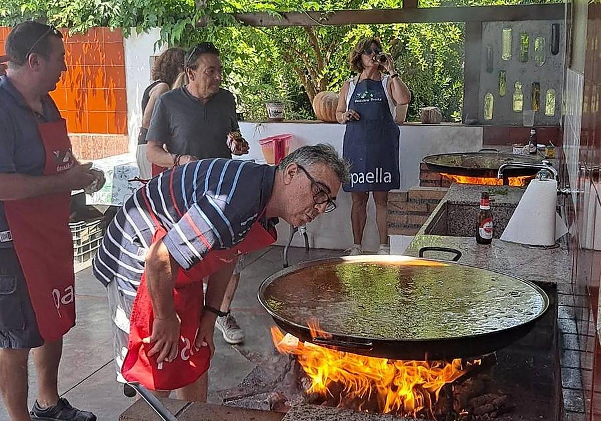 Taller de paellas cocinadas con leña
