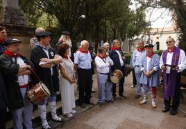 El cementerio de Santa Isabel ha acogido este domingo el acto en recuerdo a los Celedones de Oro.