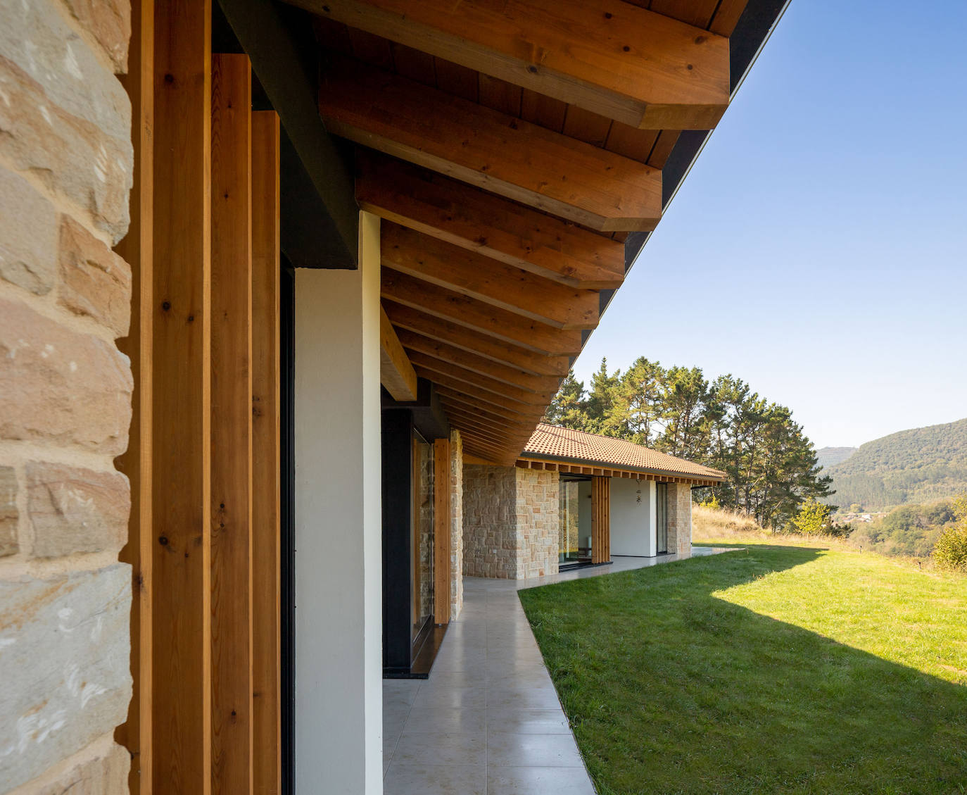 El magnífico chalet de una familia numerosa en Urdaibai entre clásico y moderno