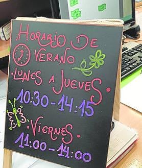 Imagen secundaria 2 - Experiencia. Bobi fue durante mucho tiempo usuario y ahora es monitor en el Centro Joven. | Videojuegos. Siempre es una opción que eligen en algún momento de su esrtancia en el centro. | Por la mañana. En verano es cuando está abierto, de lunes a viernes. Cuando comienza el curso escolar todo cambia.