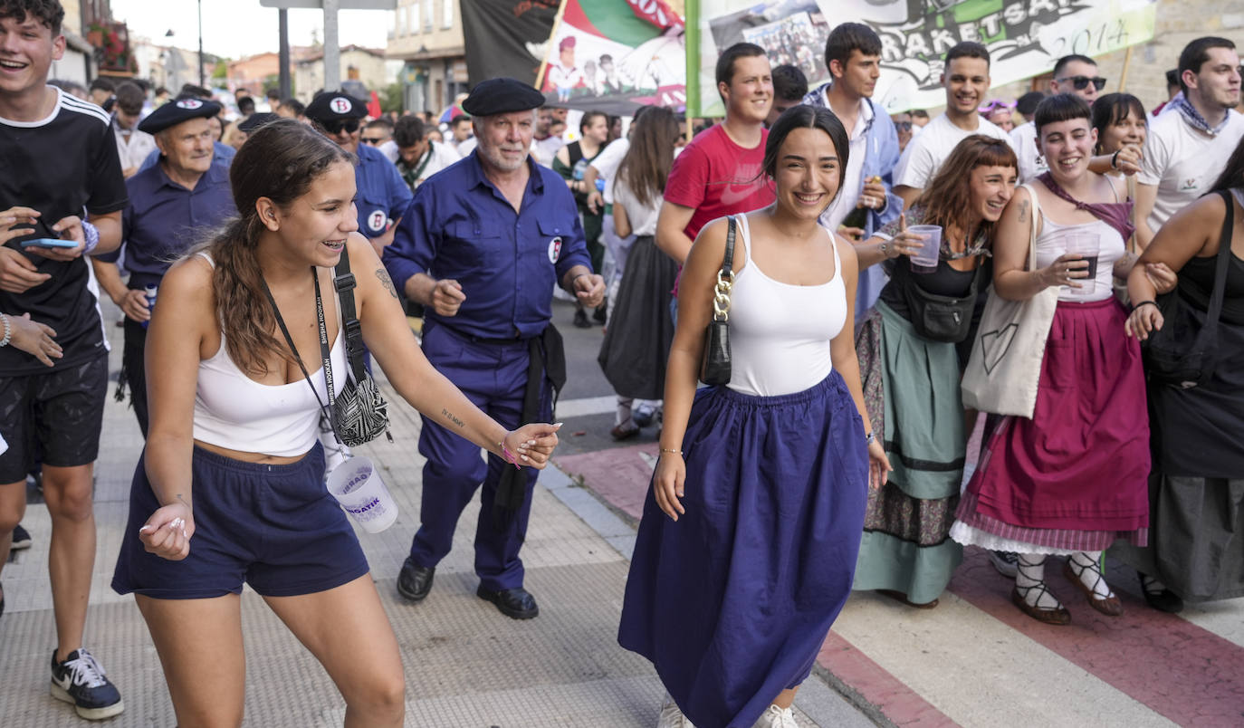 La Bajada del Brujo en Nanclares de la Oca, en imágenes