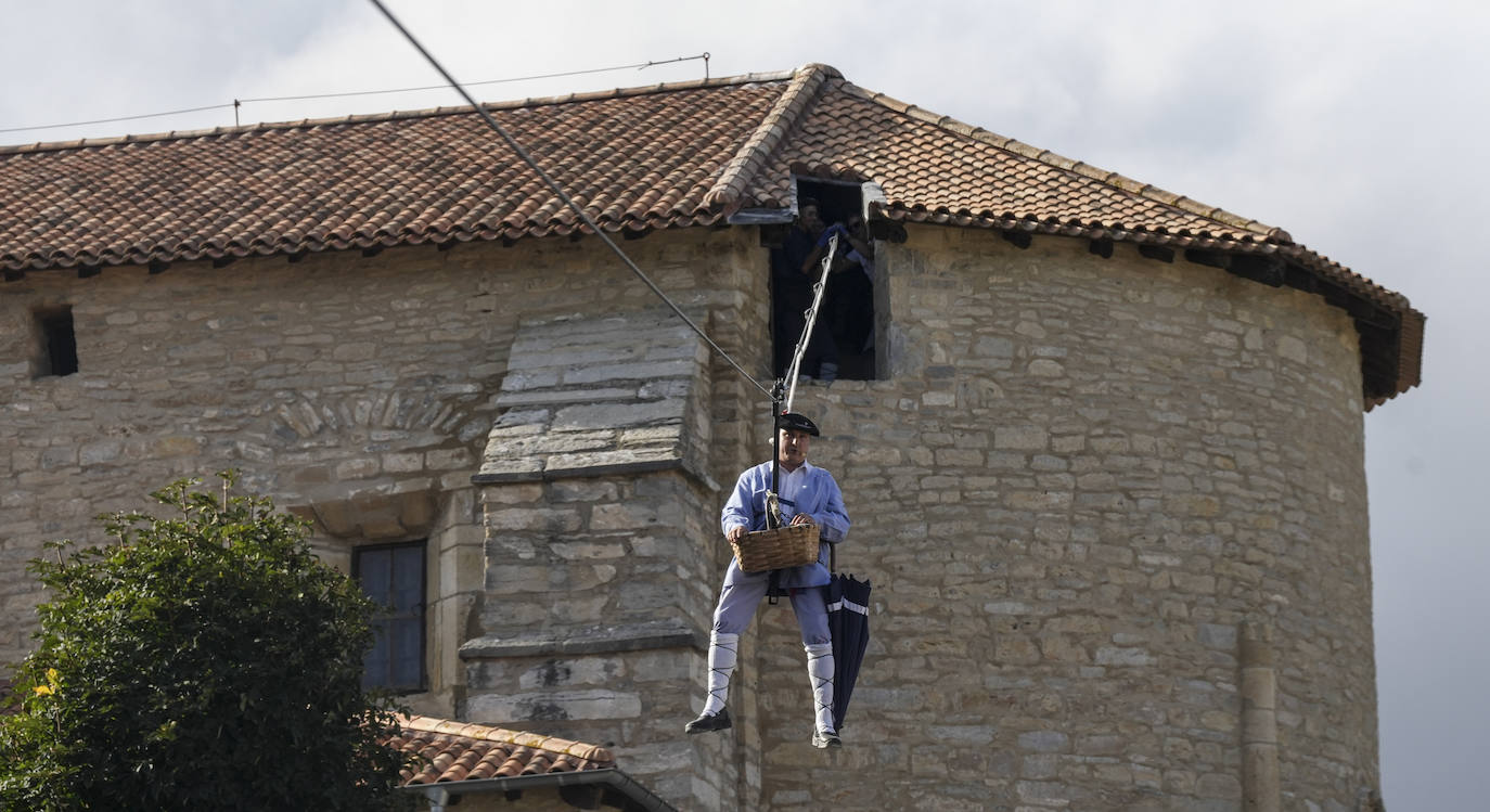 La Bajada del Brujo en Nanclares de la Oca, en imágenes