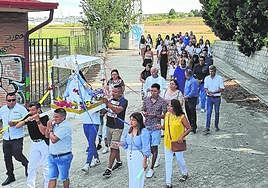 La jornada comenzó con la procesión de la imagen de la Virgen del Cisne y concluyó con la elección de la reina. Para el sábado 26 quedan las citas deportivas.