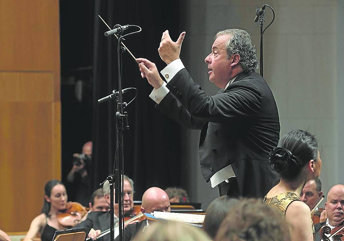 Juanjo Mena supo dar la medida exacta en la dirección de la orquesta castellanoleonesa.