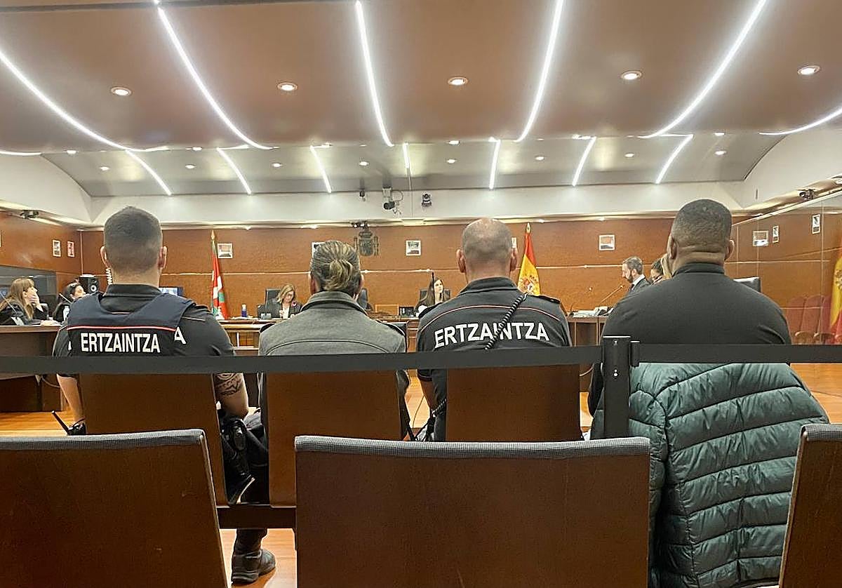 El segundo por la izquierda, el ya condenado.