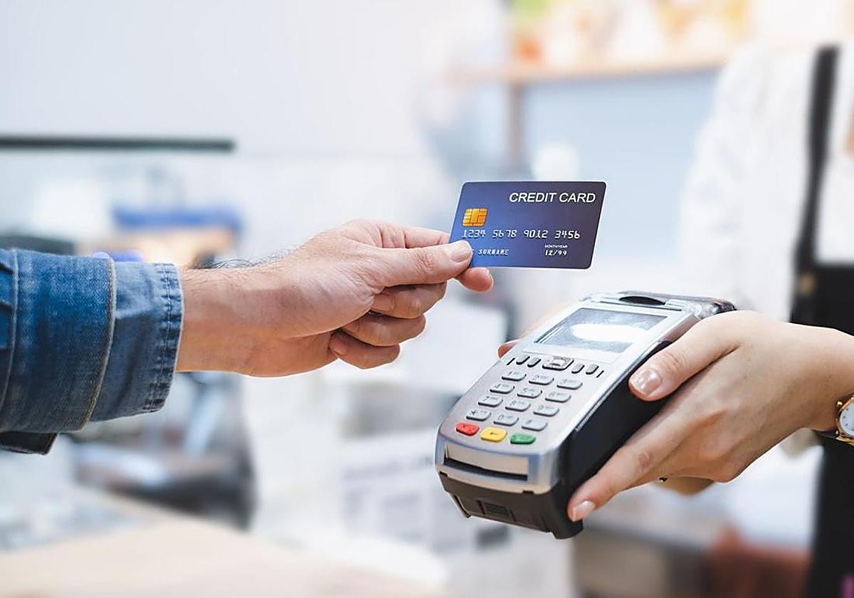 Facua advierte a los comercios que usan la excusa del datáfono averiado