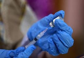 Osakidetza decidirá a partir de septiembre si administra otra dosis contra la covid