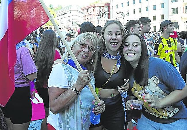 Ximena Olabarria, Laura Beltrán, Iratxe López