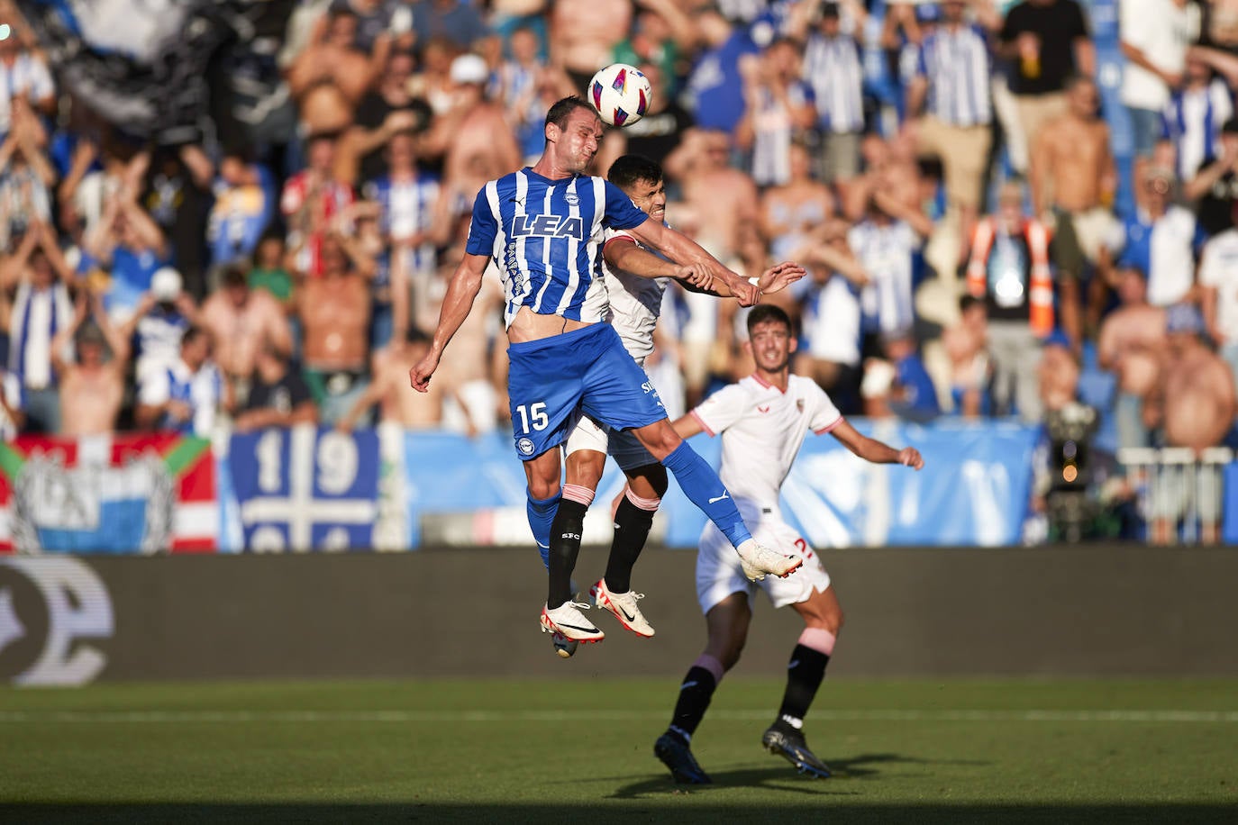 El fútbol de Primera vuelve a Mendizorroza