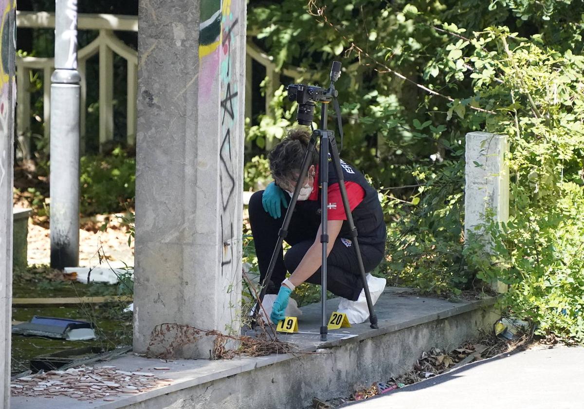 La Ertzaintza busca cámaras de seguridad en el vecindario