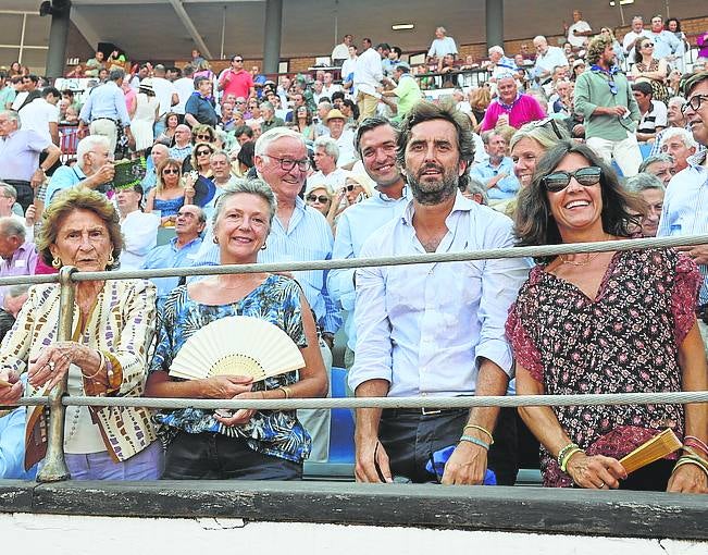 Teresa Arana, Zita Echevarría, Pablo Mallagaray y Macarena Bergareche.