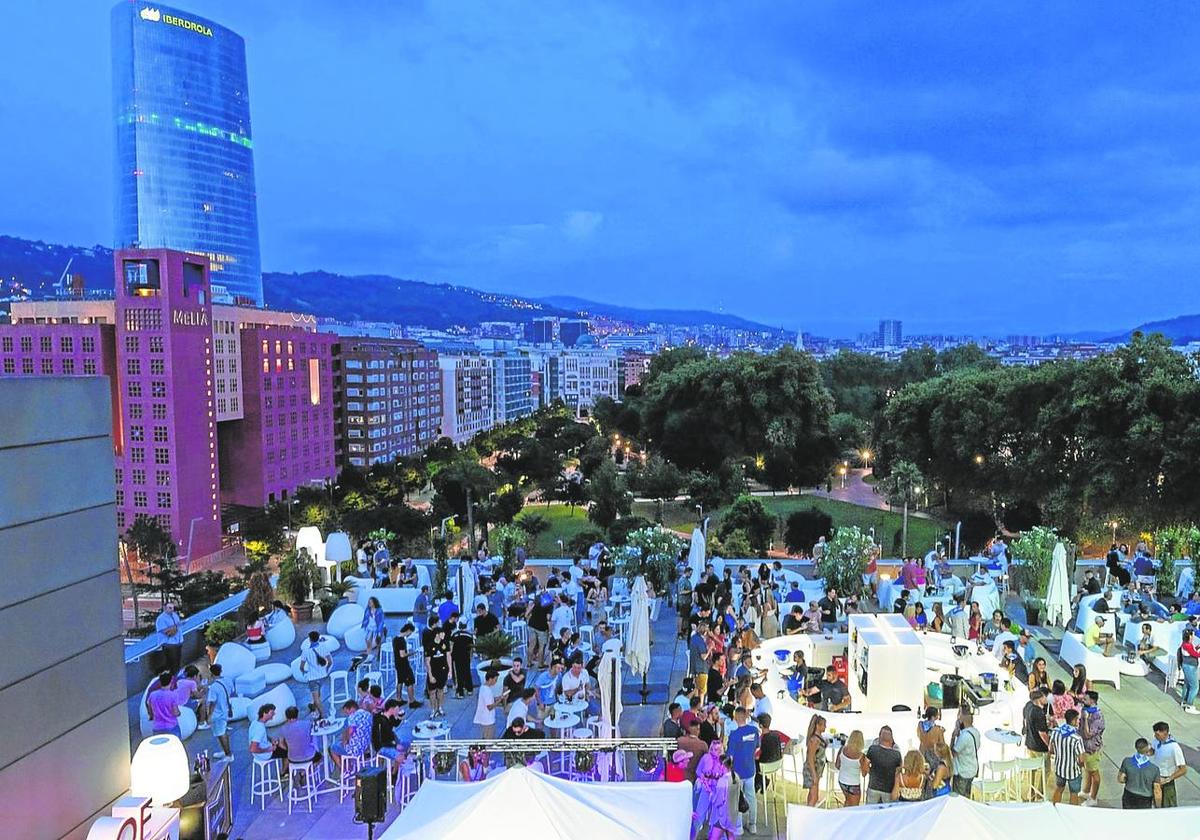 Bilbao paraliza la actividad de la terraza del Euskalduna «por criterios técnicos»