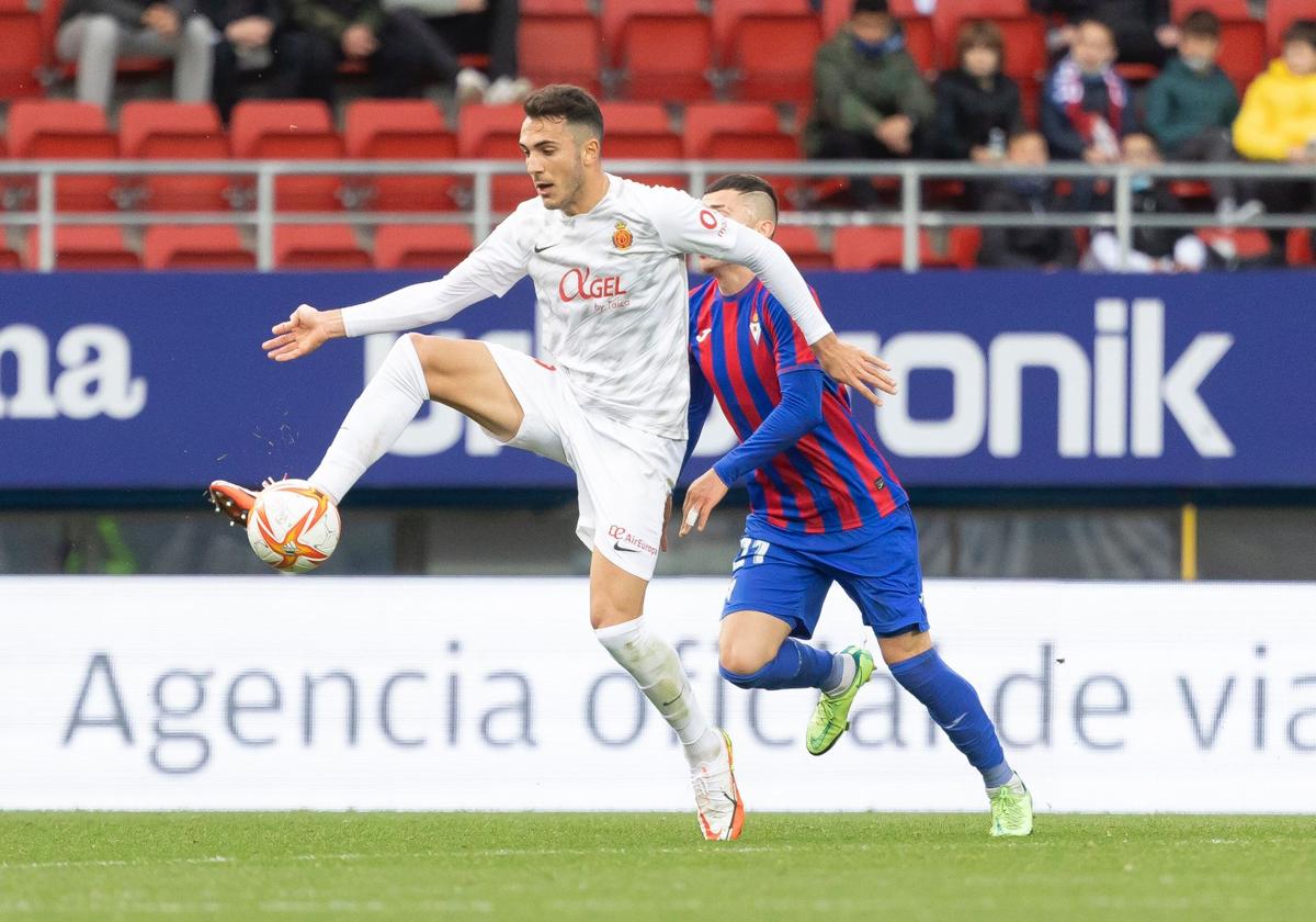 Gayá, durante el duelo copero que disputó ante el Eibar.