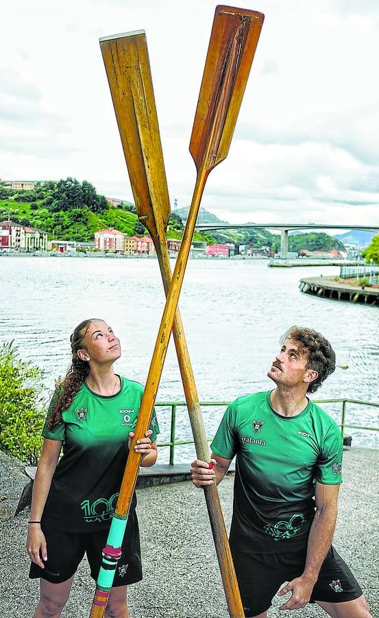 Imagen - Junto a la ría. Leire de Diego y Xabier Mielgo cruzan palas en las instalaciones del club, en Sestao.