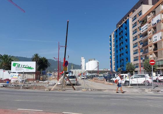 Las obras de urbanización del futuro Parque Serralta se encuentran frente a varios bloques de viviendas.