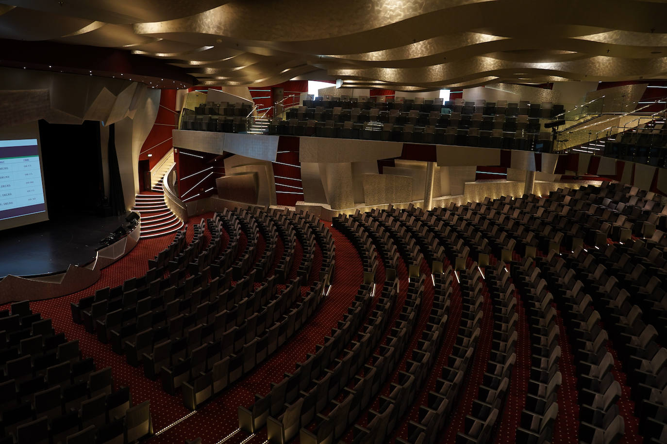 Así el MSC Fantasia, el colosal crucero que ha llegado a Getxo