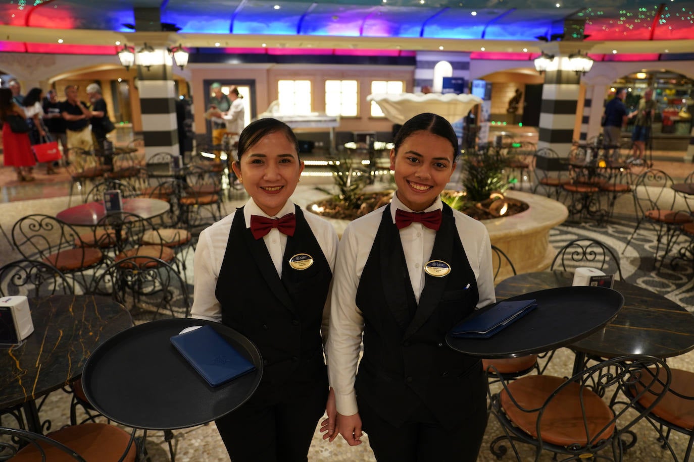 Así el MSC Fantasia, el colosal crucero que ha llegado a Getxo