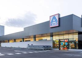 Exterior de la nueva superficie comercial de Aldi en Vitoria.