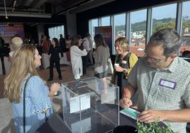 Durante la presentación del programa, en la torre B Acelerator Tower de Bilbao, las empresas han empezado a cerrar los primeros encuentros con los centros educativos participantes.