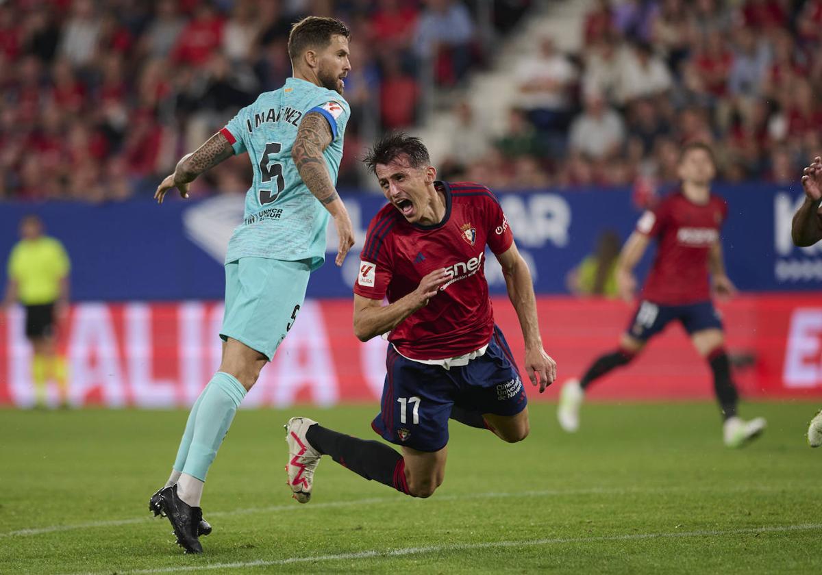 Iñigo Martínez, durante un encuentro disputado con el Barcelona.