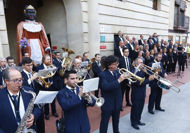 La Banda de Música interpretó el himno de la ciudad tras el pregón.