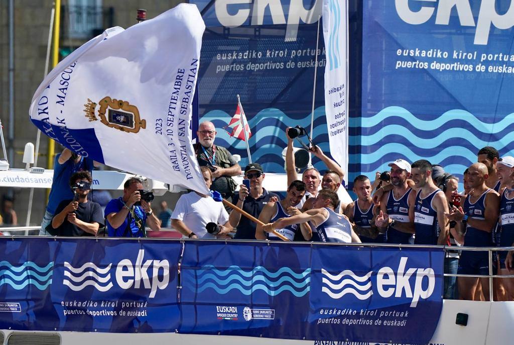 Las imágenes de la celebración de Urdaibai tras coronar La Concha