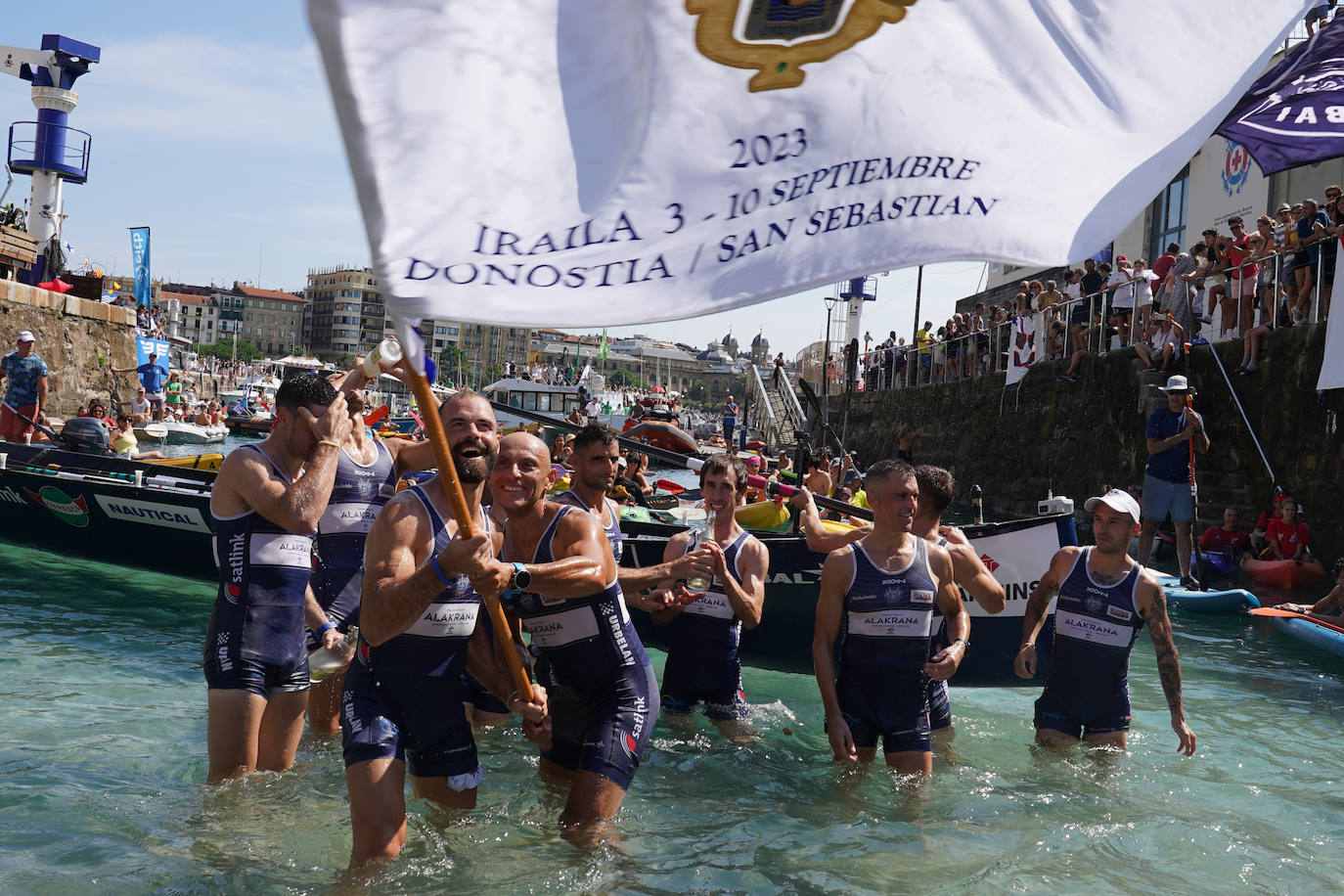 Las imágenes de la celebración de Urdaibai tras coronar La Concha
